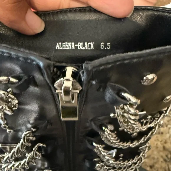 Azalea Wang‎ ALEENA CHAINED HEELED BOOTS - Picture 7 of 8